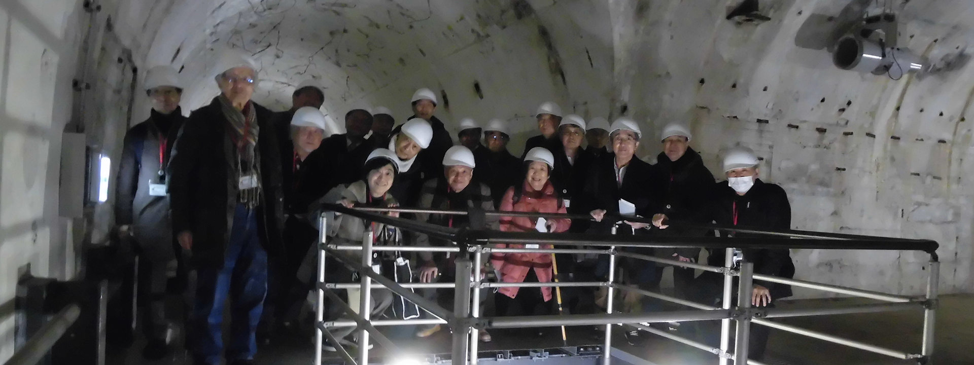 防衛省防空壕跡で